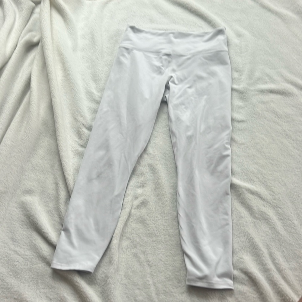 White cropped Fabletics leggings